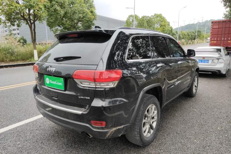 Used Jeep Grand Cherokee 2015 3.0TD Diesel Comfort Navigation Edition Rear Right 45 Deg