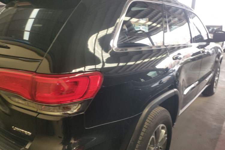 Used Jeep Grand Cherokee 2015 3.0L Elite Navigation Edition Rear Right 45 Deg