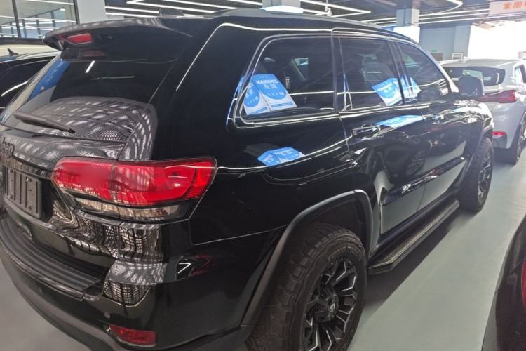 Used Jeep Grand Cherokee 2015 3.0L Comfort Navigation Edition Rear Right 45 Deg