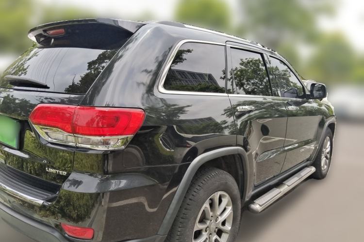 Used Jeep Grand Cherokee 2015 3.0TD Diesel Comfort Navigation Edition Rear Right 45 Deg
