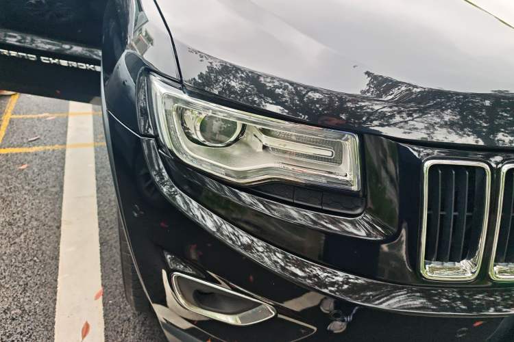 Used Jeep Grand Cherokee 2015 3.0L Comfort Navigation Edition Right Front Headlight