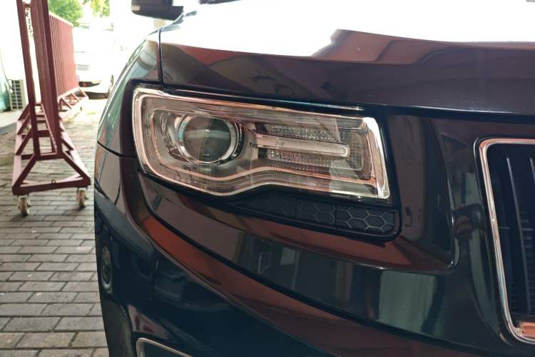 Used Jeep Grand Cherokee 2015 3.0L Elite Navigation Edition Right Front Headlight