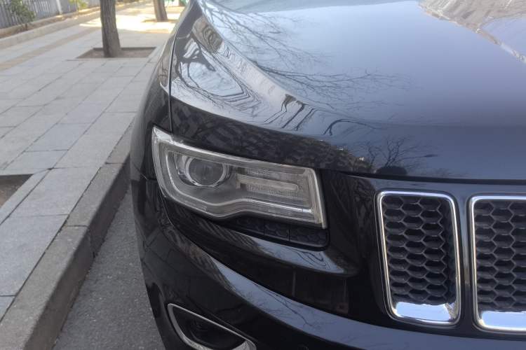 Used Jeep Grand Cherokee 2015 3.6L Luxury Navigation Edition Right Front Headlight