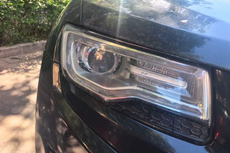 Used Jeep Grand Cherokee 2015 3.0L Comfort Navigation Edition Right Front Headlight
