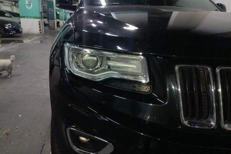 Used Jeep Grand Cherokee 2015 3.0TD Diesel Comfort Navigation Edition Right Front Headlight