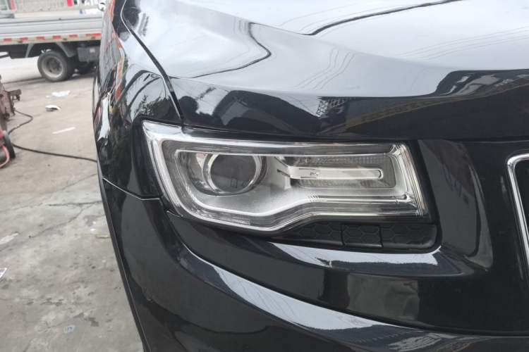 Used Jeep Grand Cherokee 2015 3.0TD Diesel Elite Navigation Edition Right Front Headlight