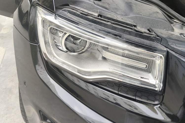 Used Jeep Grand Cherokee 2015 3.0L Elite Navigation Edition Right Front Headlight