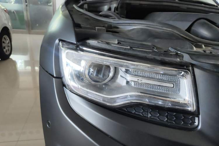 Used Jeep Grand Cherokee 2015 3.6L Elite Navigation Edition Right Front Headlight