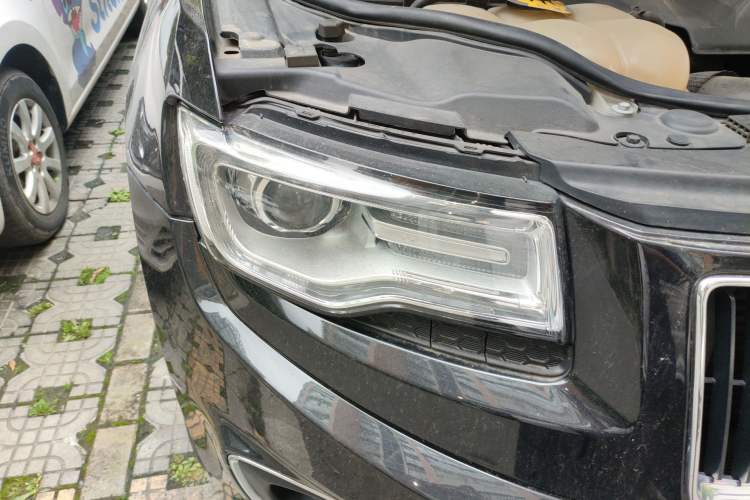 Used Jeep Grand Cherokee 2015 3.0TD Diesel Comfort Navigation Edition Right Front Headlight