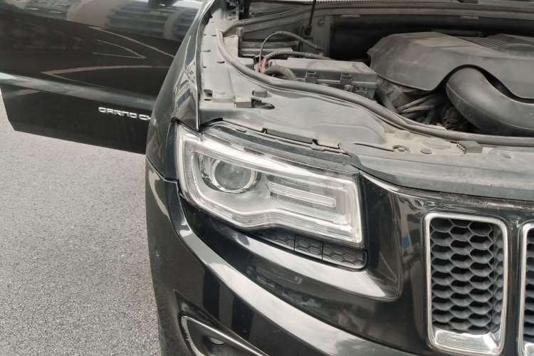 Used Jeep Grand Cherokee 2015 3.6L Luxury Navigation Edition Right Front Headlight