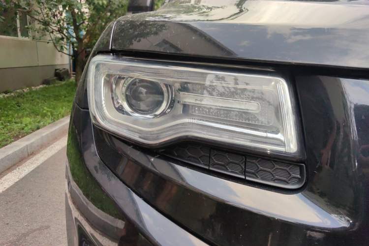 Used Jeep Grand Cherokee 2015 3.0L Comfort Navigation Edition Right Front Headlight