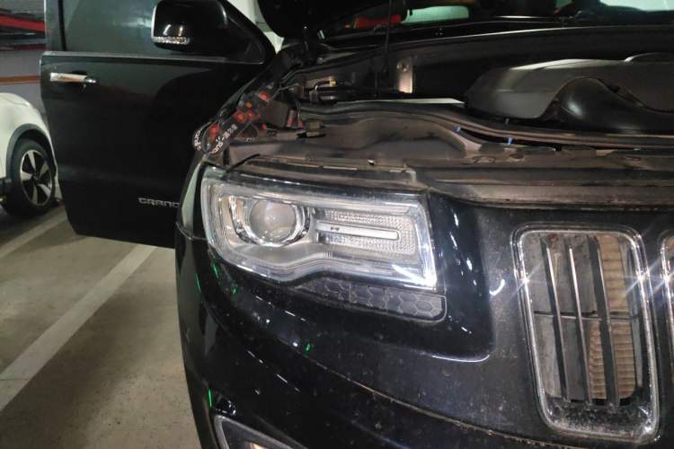 Used Jeep Grand Cherokee 2015 3.6L Elite Navigation Edition Right Front Headlight