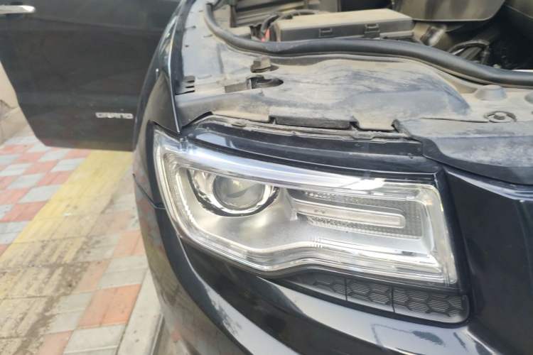 Used Jeep Grand Cherokee 2015 3.0L Comfort Navigation Edition Right Front Headlight