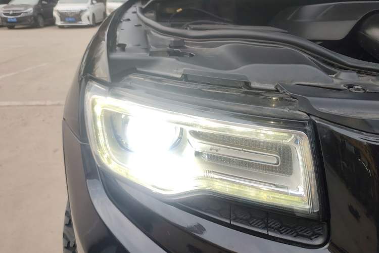 Used Jeep Grand Cherokee 2015 3.6L Flagship Prestige Edition Right Front Headlight