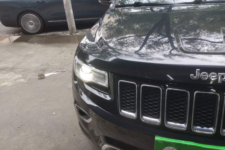 Used Jeep Grand Cherokee 2015 3.6L Luxury Navigation Edition Right Front Headlight