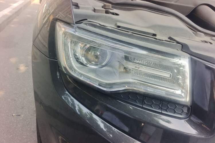 Used Jeep Grand Cherokee 2015 3.6L Luxury Navigation Edition Right Front Headlight