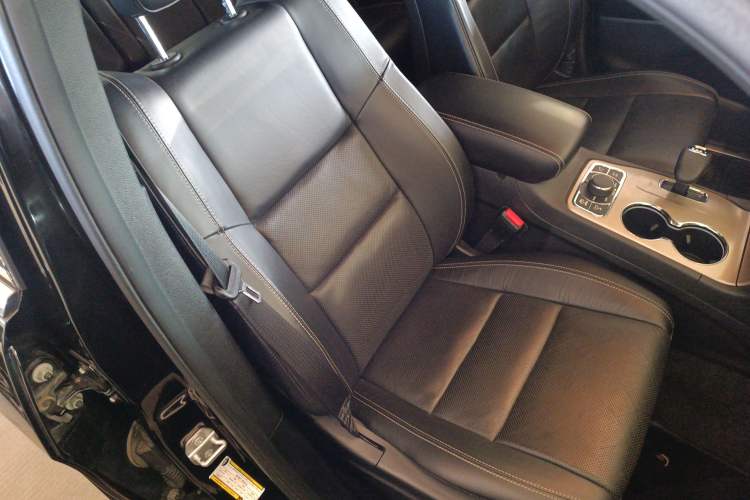 Used Jeep Grand Cherokee 2015 3.0L Elite Navigation Edition Right Front Seat