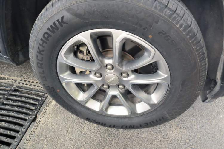 Used Jeep Grand Cherokee 2015 3.0TD Diesel Comfort Navigation Edition Right Front Wheel Hub