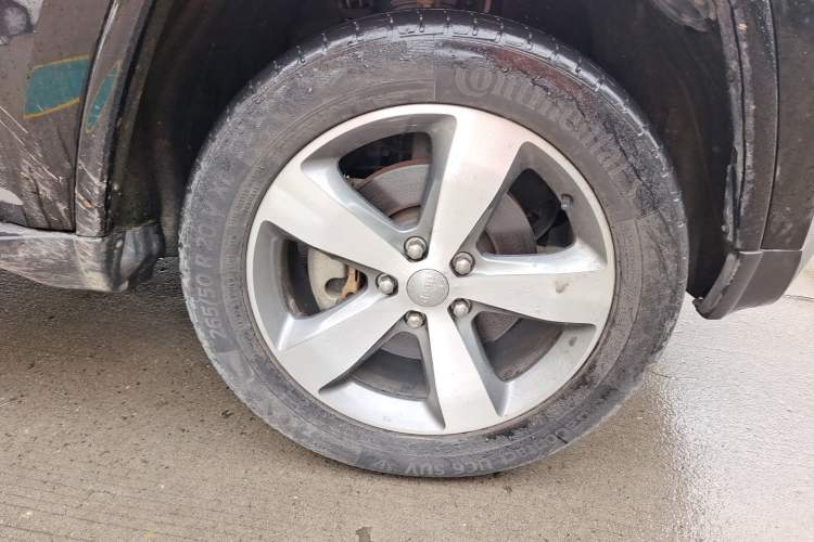 Used Jeep Grand Cherokee 2015 3.6L Luxury Navigation Edition Right Front Wheel Hub