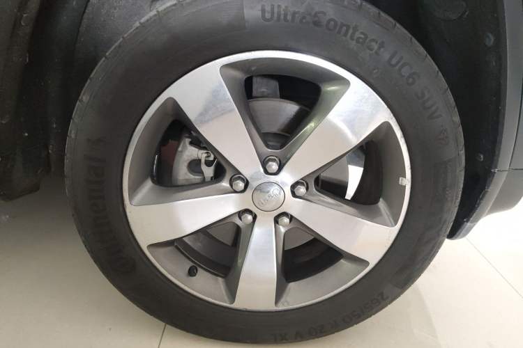 Used Jeep Grand Cherokee 2015 3.6L Elite Navigation Edition Right Front Wheel Hub