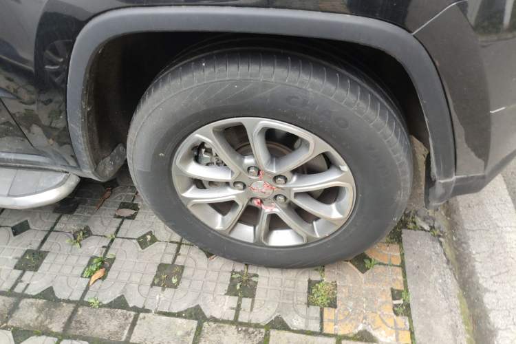 Used Jeep Grand Cherokee 2015 3.0TD Diesel Comfort Navigation Edition Right Front Wheel Hub
