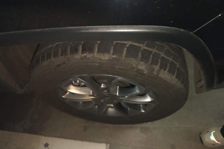 Used Jeep Grand Cherokee 2015 3.0L Comfort Navigation Edition Right Front Wheel Hub