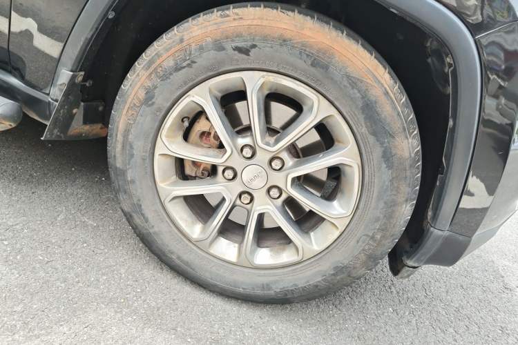 Used Jeep Grand Cherokee 2015 3.0TD Diesel Comfort Navigation Edition Right Front Wheel Hub