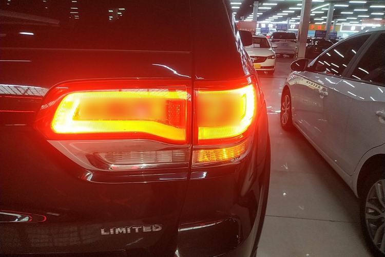 Used Jeep Grand Cherokee 2015 3.0L Comfort Navigation Edition Right Rear Taillight