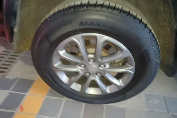 Used Jeep Grand Cherokee 2015 3.0L Comfort Navigation Edition Right Rear Wheel Hub