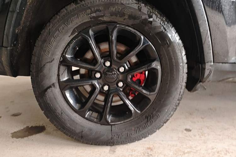 Used Jeep Grand Cherokee 2015 3.0TD Diesel Comfort Navigation Edition Right Rear Wheel Hub