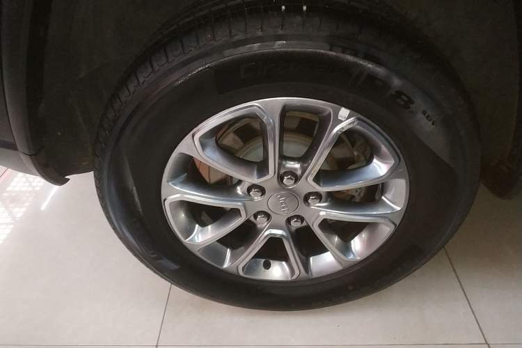 Used Jeep Grand Cherokee 2015 3.0L Comfort Navigation Edition Right Rear Wheel Hub