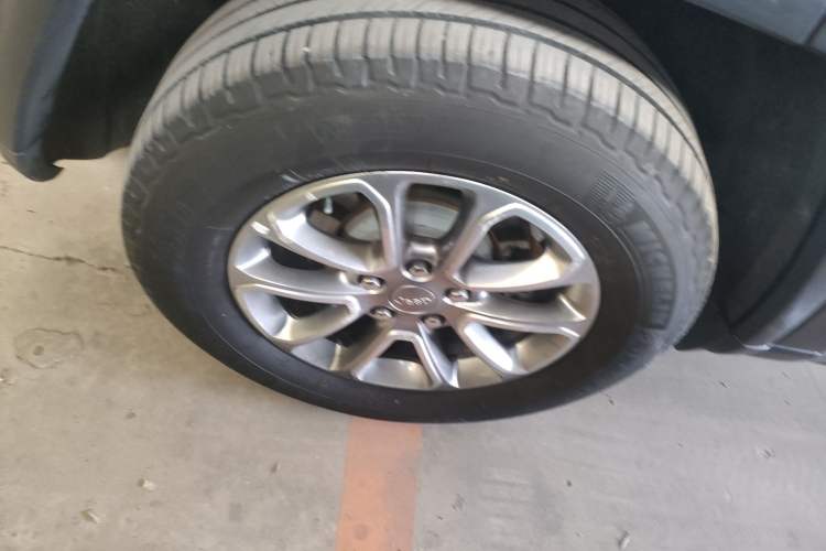 Used Jeep Grand Cherokee 2015 3.0L Elite Navigation Edition Right Rear Wheel Hub