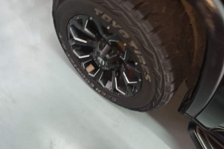 Used Jeep Grand Cherokee 2015 3.0L Comfort Navigation Edition Right Rear Wheel Hub