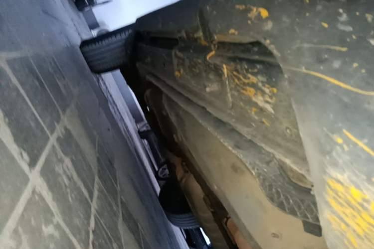 Used Jeep Grand Cherokee 2015 3.0L Comfort Navigation Edition Right Side Sill