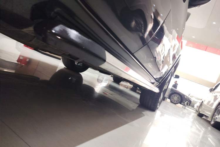 Used Jeep Grand Cherokee 2015 3.6L Luxury Navigation Edition Right Side Sill