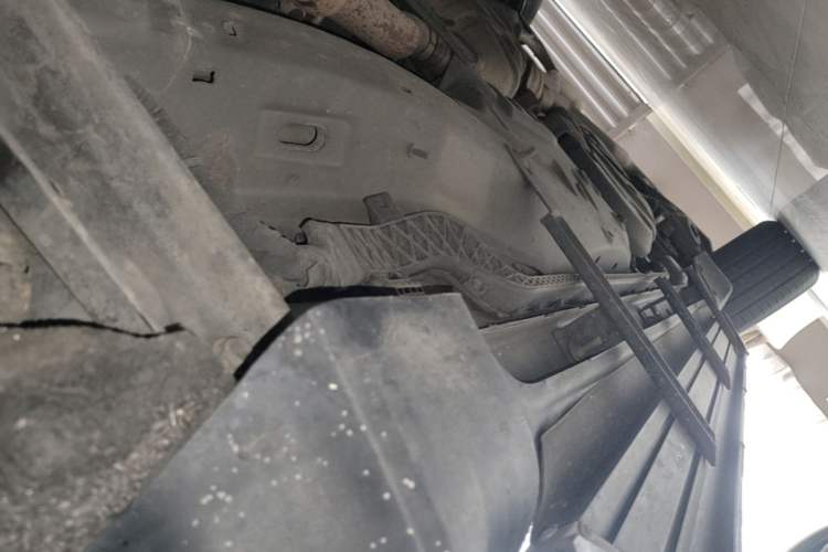 Used Jeep Grand Cherokee 2015 3.0L Comfort Navigation Edition Right Side Sill