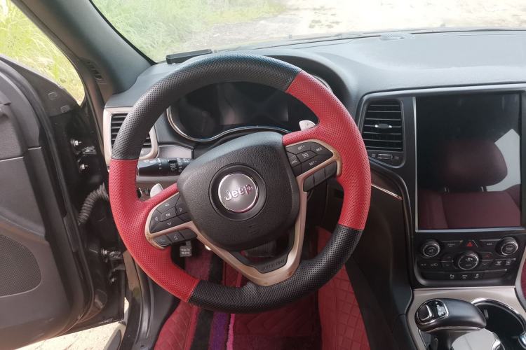 Used Jeep Grand Cherokee 2015 3.0TD Diesel Comfort Navigation Edition Steering Wheel