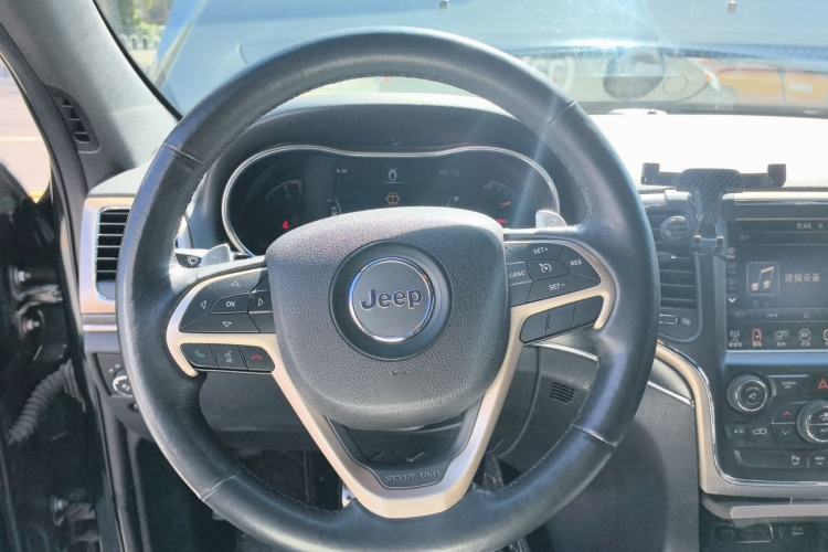 Used Jeep Grand Cherokee 2015 3.0L Comfort Navigation Edition Steering Wheel