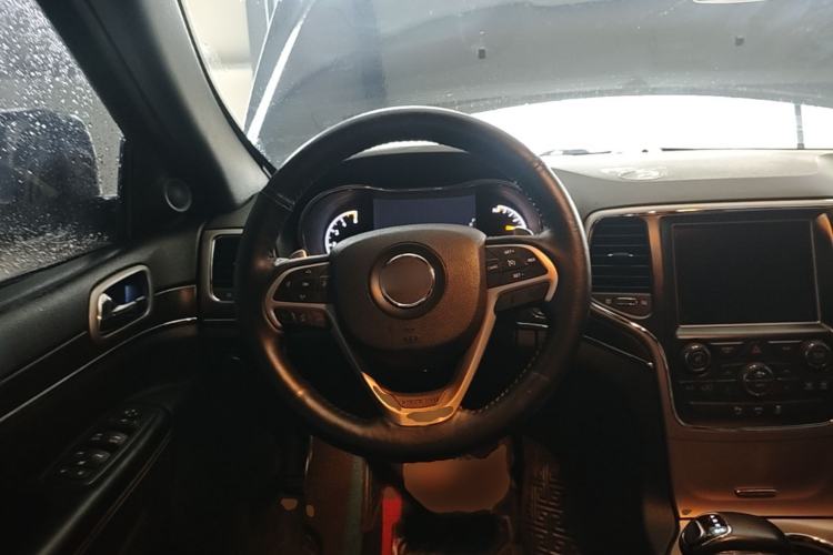 Used Jeep Grand Cherokee 2015 3.0TD Diesel Comfort Navigation Edition Steering Wheel