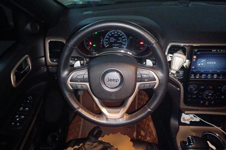 Used Jeep Grand Cherokee 2015 3.0TD Diesel Comfort Navigation Edition Steering Wheel
