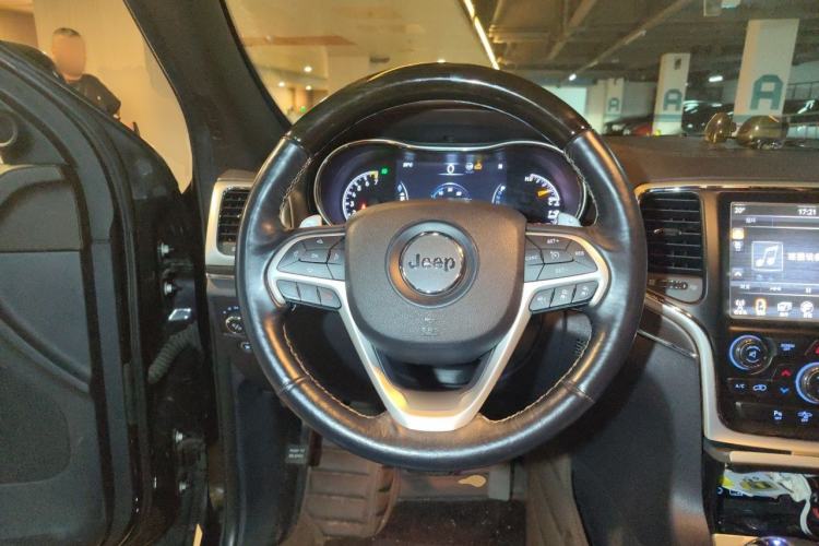 Used Jeep Grand Cherokee 2015 3.6L Luxury Navigation Edition Steering Wheel