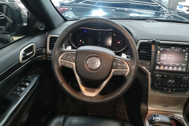 Used Jeep Grand Cherokee 2015 3.0L Comfort Navigation Edition Steering Wheel