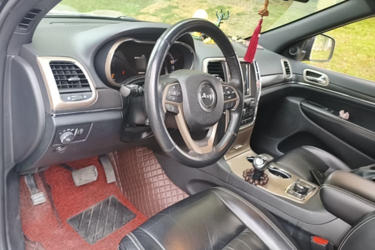 Used Jeep Grand Cherokee 2015 3.0L Comfort Navigation Edition Steering Wheel
