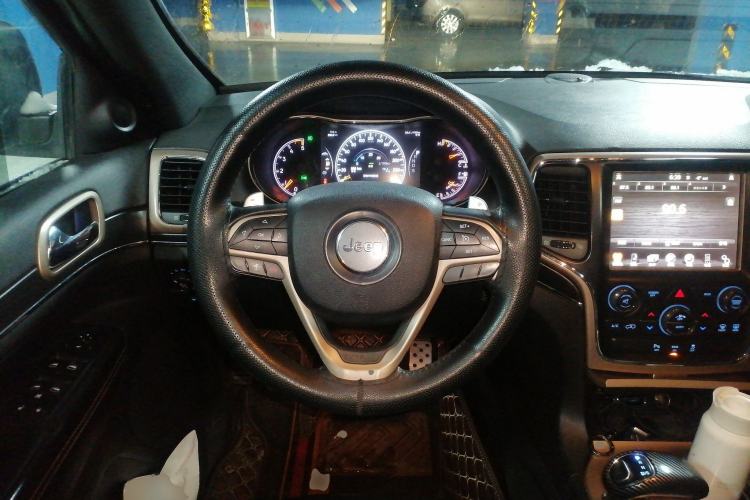 Used Jeep Grand Cherokee 2015 3.0TD Diesel Comfort Navigation Edition Steering Wheel