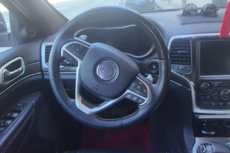 Used Jeep Grand Cherokee 2015 3.6L Luxury Navigation Edition Steering Wheel