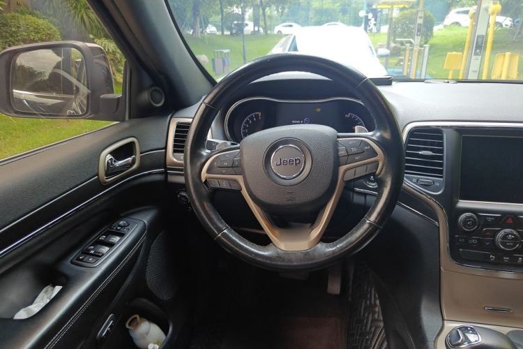 Used Jeep Grand Cherokee 2015 3.0L Elite Navigation Edition Steering Wheel