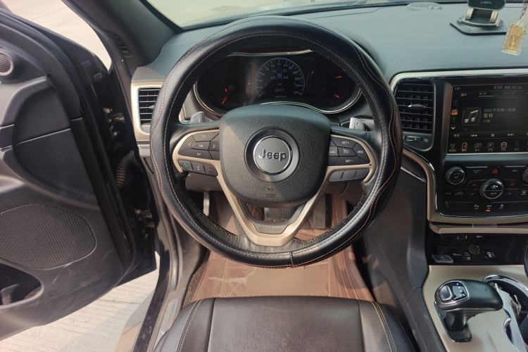 Used Jeep Grand Cherokee 2015 3.0L Comfort Navigation Edition Steering Wheel