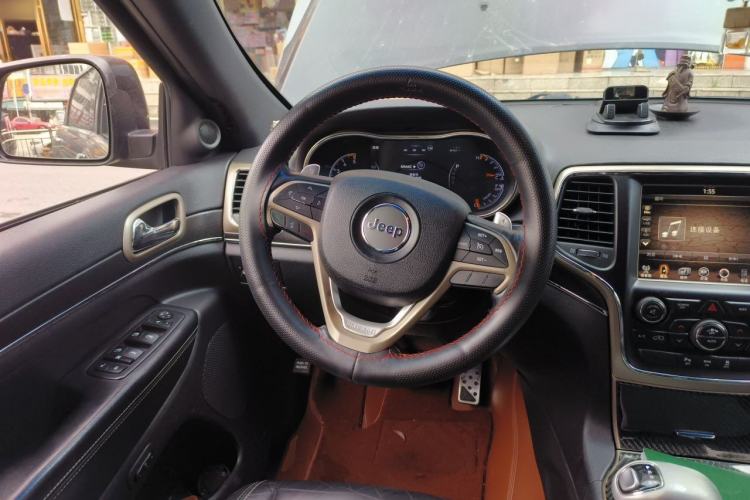 Used Jeep Grand Cherokee 2015 3.0TD Diesel Comfort Navigation Edition Steering Wheel