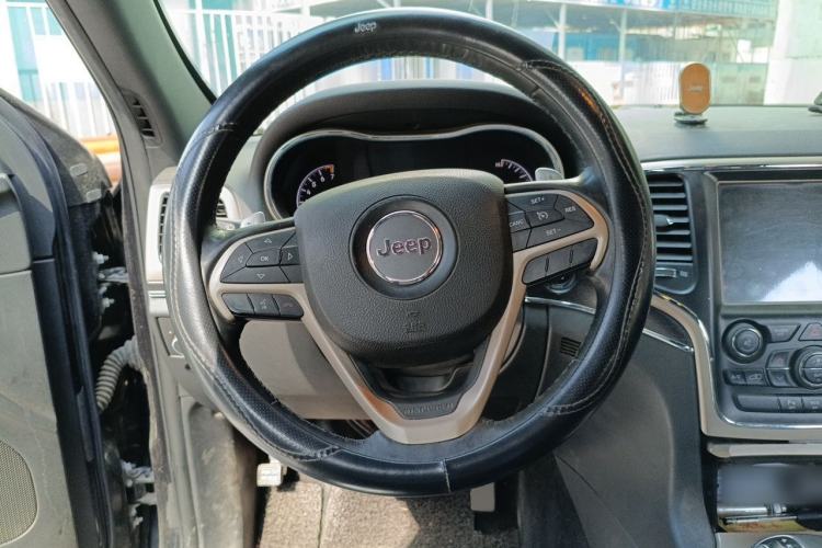 Used Jeep Grand Cherokee 2015 3.0L Elite Navigation Edition Steering Wheel