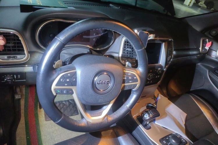 Used Jeep Grand Cherokee 2015 3.6L Elite Navigation Edition Steering Wheel